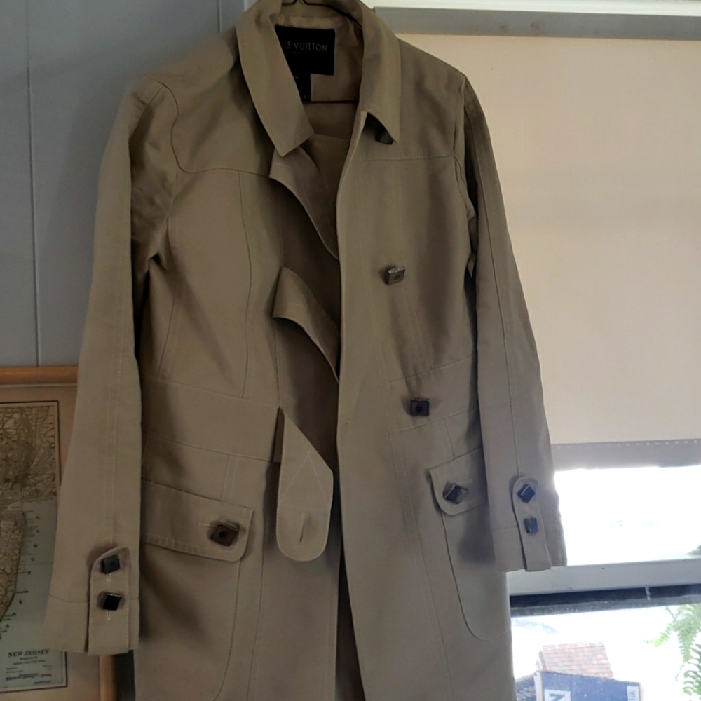 36 Louis Vuitton trench coat